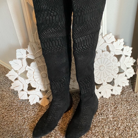 Seychelles Anthropologie Black Victory Croc Over The Knee Boots Leather size 7.5 - Picture 8 of 14